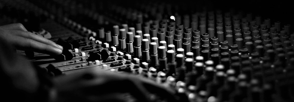 Professional audio mixing console with delay and reverb effect settings