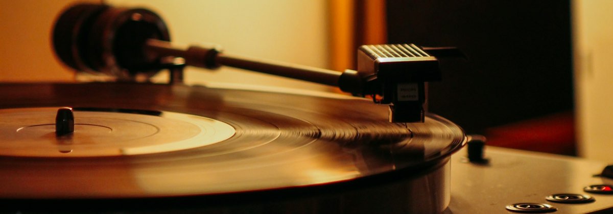 Hand adjusting the tempo on a turntable