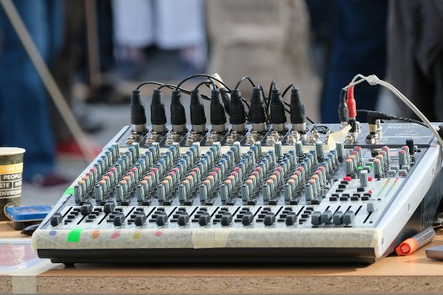 Fixing phase cancellation issues in stereo audio recording