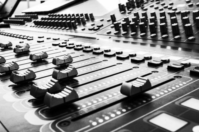 Stereo vs Mono Audio Comparison
