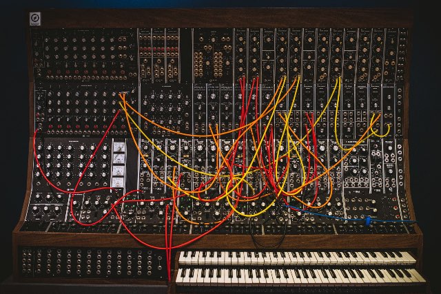 Digital synthesizer interface showing oscillator waveforms